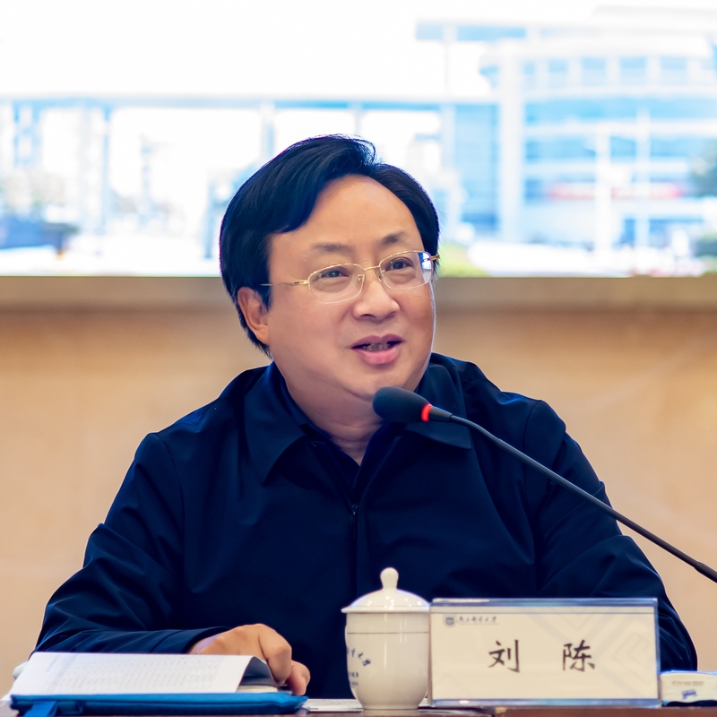 刘陈书记、叶美兰校长召开国旗护卫队座谈会