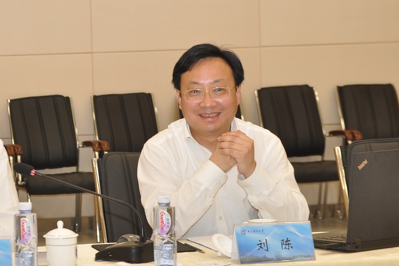 校党委书记刘陈介绍学校情况校长杨震致欢迎辞参观南京南邮信息产业