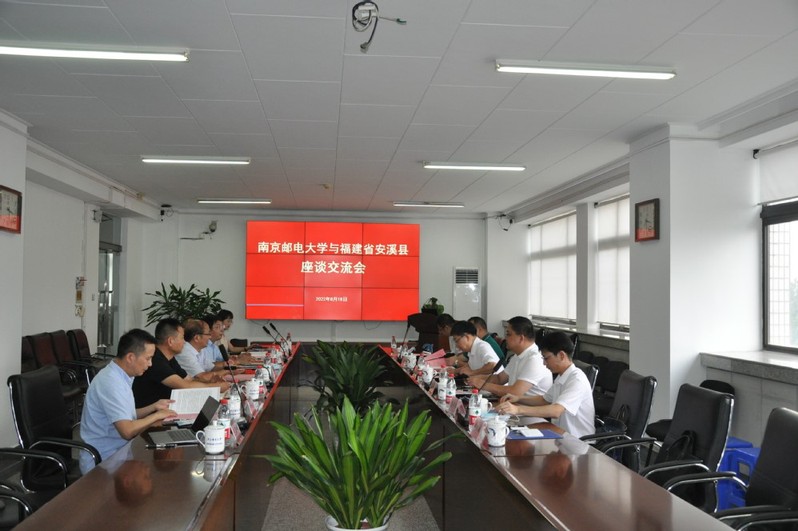 福建省安溪县县委副书记洪金城一行来校交流
