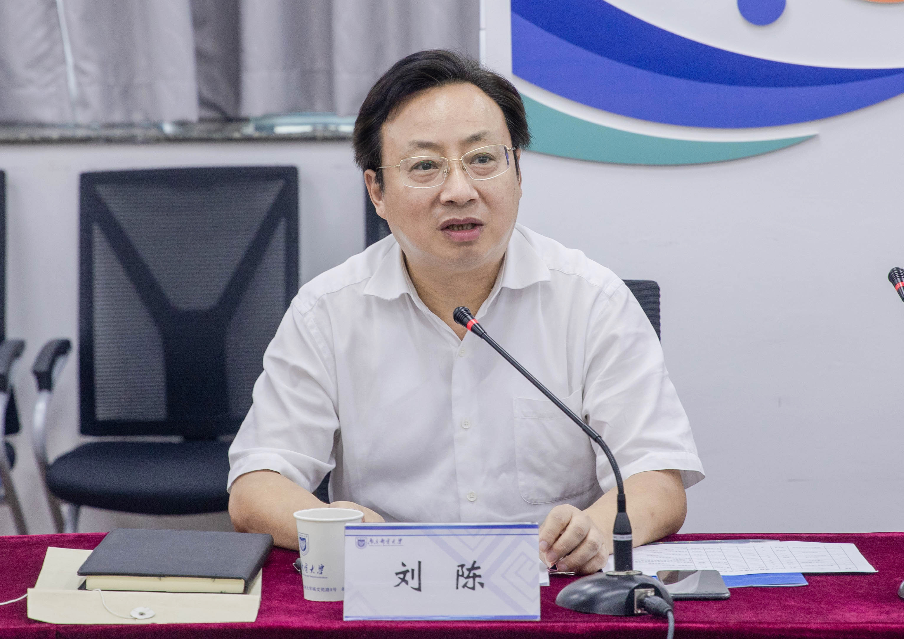 刘陈书记主持召开教师节座谈会
