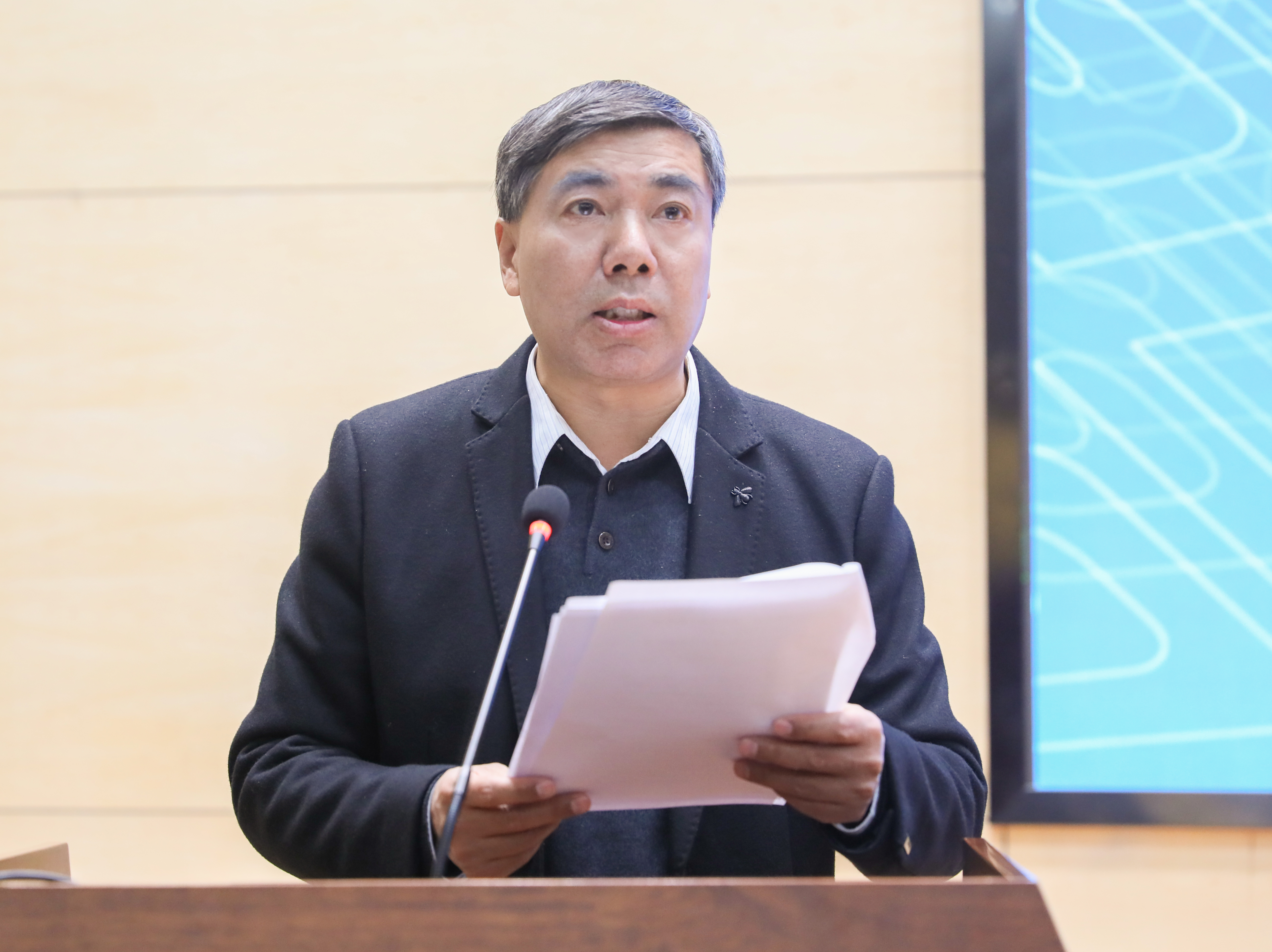 校党委副书记王国平致辞